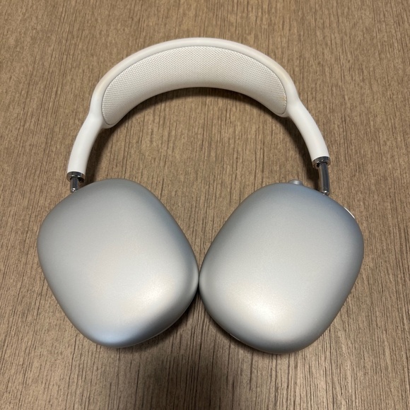 Apple Airpods Max Wireless Over-Ear Headphones - Silver - Picture 1 of 5